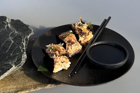 Хэнд ролл с лососем