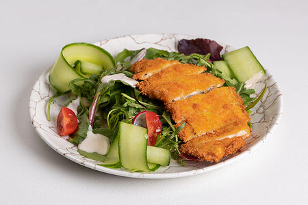 Салат с курицей в сливочно-ореховом соусе