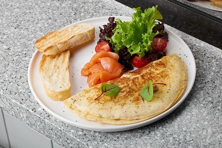 Омлет с лососем