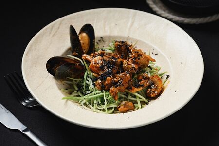 Паста из цукини с мидиями