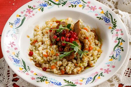 Перловая каша с уткой конфи