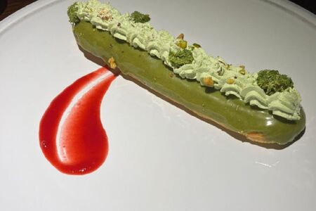 Эклер фисташковый