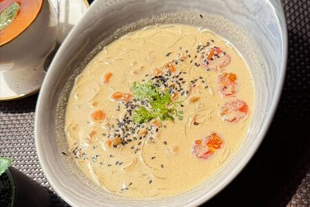 Том Кха с лососем