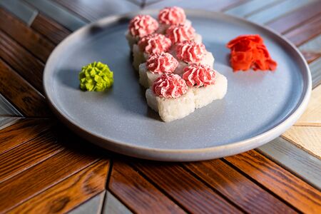 Лава Маки с лососем 