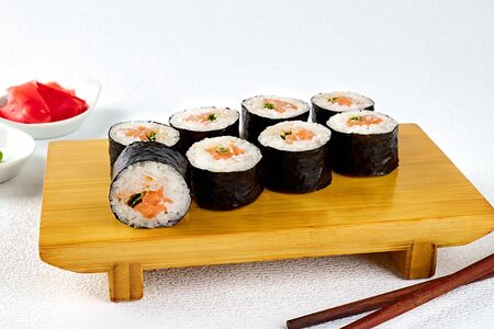 Ролл Сяке маки спайси