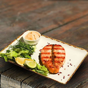 Стейк лосося на углях*