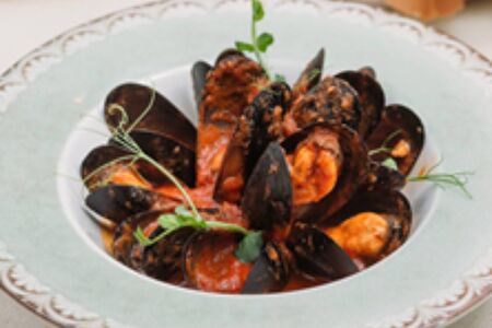 Мидии в томатном соусе с итальянскими травами