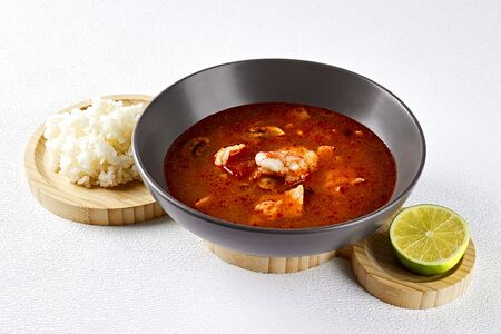 Суп том ям с лососем