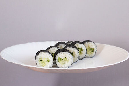 Классический с огурцом ролл