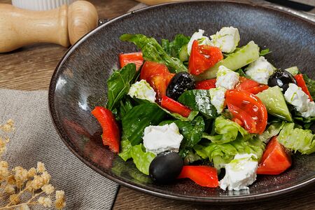 Салат Греческий с гигантскими маслинами