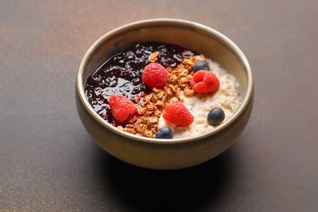 Овсяная каша с домашней гранолой 