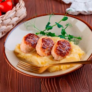 Куриные котлетки с картофельным пюре