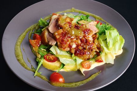Салат с утиной грудкой