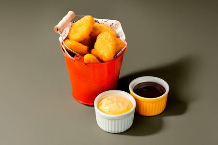 Наггетсы с сырным соусом