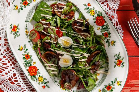 Салат с теплым языком