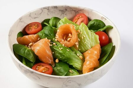 Салат с форелью