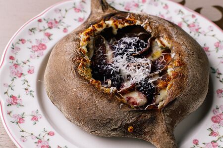 Бородинский хачапури 4 сыра с вяленой хурмой и вареньем из тутовника