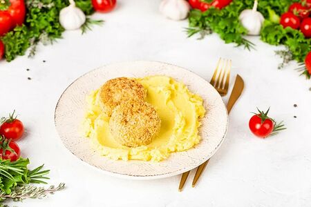 Биточки рыбные с картофельным пюре