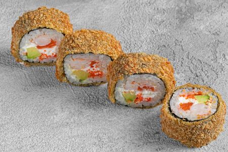 Ролл темпура с креветкой и лососем