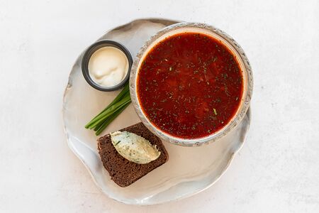 Борщ с бородинским хлебом и вологодской сметаной