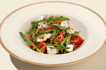 Салат с арбузом и сыром фета