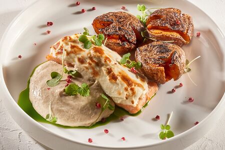 Запеченный лосось с сырным кремом