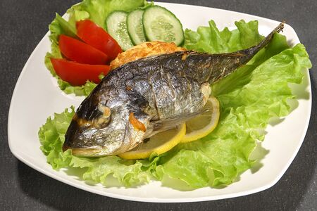 Форель золотистая, фаршированная креветками