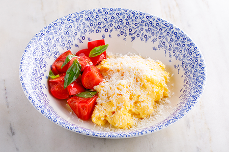 Скрембл с томатами и фетой