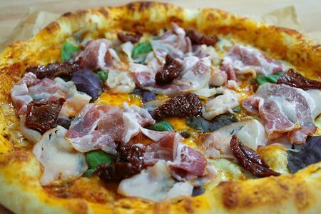 Пицца с вяленым мясом