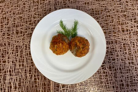 Тефтели в сметанно-томатном соусе