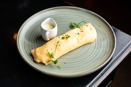 Омлет с лососем и творожным сыром