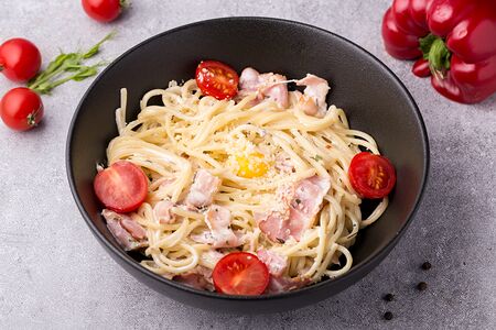 Карбонара с беконом и сливками