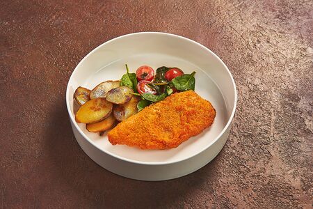 Пангасиус в панировке с картофелем и черри