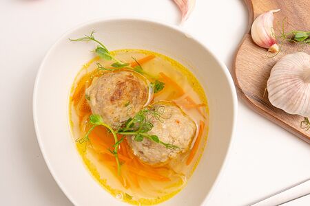 Тефтели мясные в бульоне с овощами