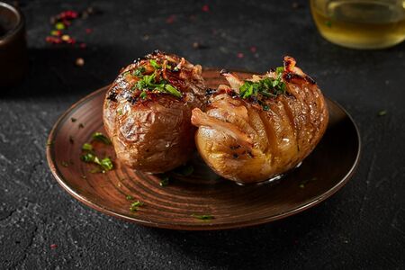 Печеный картофель с салом