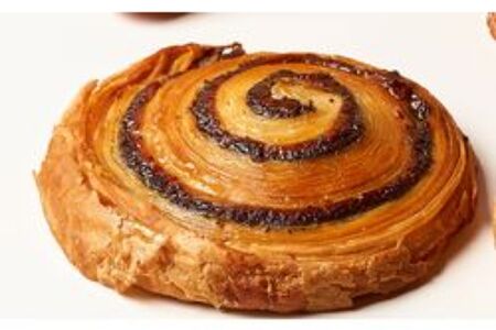 Улитка с маком, заварным кремом и цитрусовым сиропом