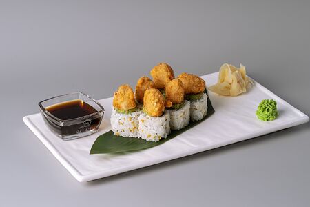 Ролл с попкорном из креветок