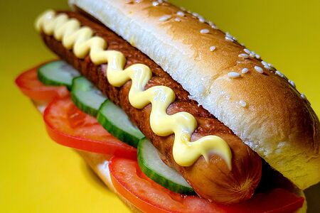 Хот-дог с куриной сосиской