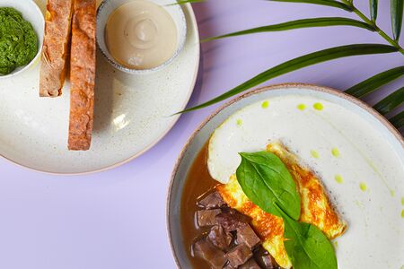 Омлет с щечками и трюфельным муссом