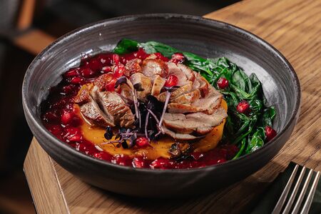 Утка с тыквой на гриле и соусом