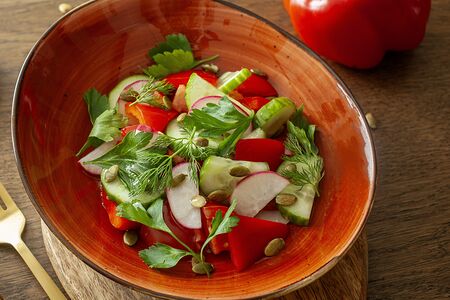 Салат со свежими овощами