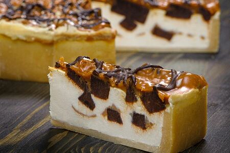 Брауни с карамелью чизкейк