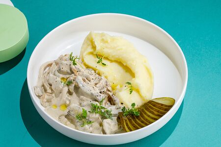 Бефстроганов с картофельным пюре