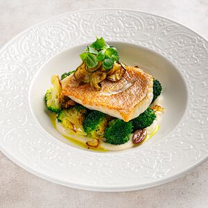 Палтус с брокколи и кремом из пармезана