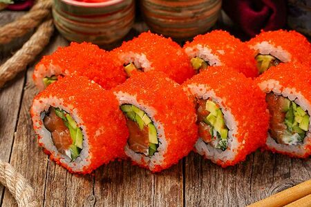 Ролл Калифорния лосось