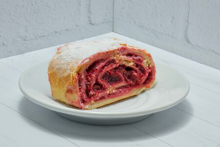 Штрудель с вишней