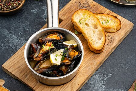 Мидии в соусе бер-блан