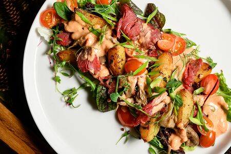 Салат с телятиной