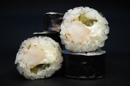 Ролл Тейшоку с креветкой