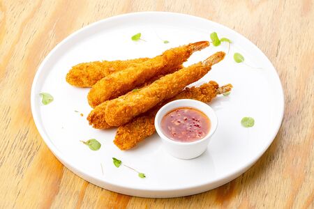 Хрустящие креветки с соусом сладкий чили